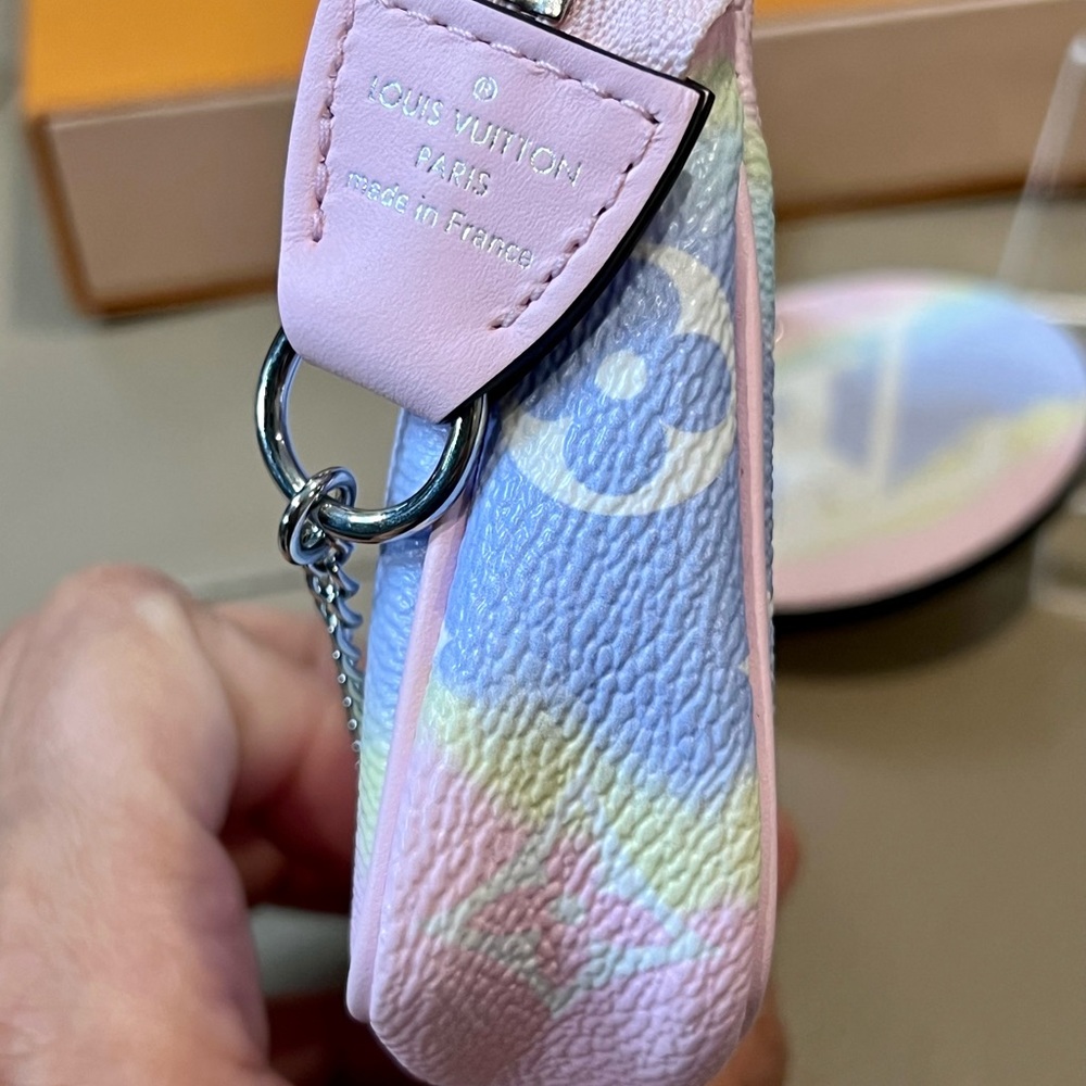 Louis Vuitton🔹Escale pastel mini pochette accessoires only - Picture 7 of 12